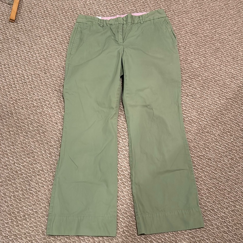 Lands’ End Apple green khacki’s size 8